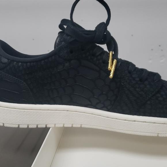 Nike Air Jordan 1 retro snake/dragon scale NWT - Picture 8 of 8